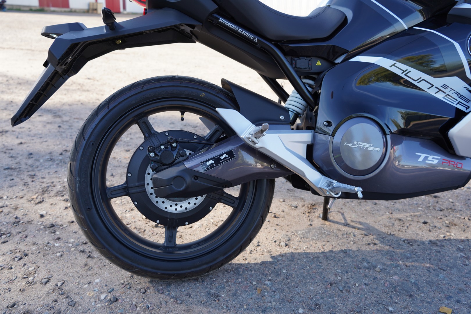 Электромотоцикл WHITE SIBERIA SUPER SOCO TS STREET HUNTER PRO (Черный)(У)219-014 фото